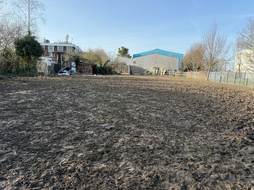 Lot: 101 - VACANT PARCEL OF FREEHOLD LAND - Vacant Parcel of Land in Wimbledon SW19